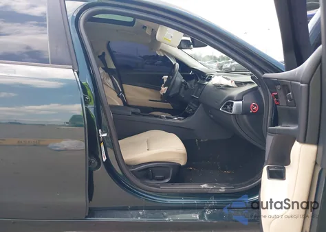 2017 Jaguar Xe 25T Premium из США, поврежденный, VIN SAJAD4BG7HA975094